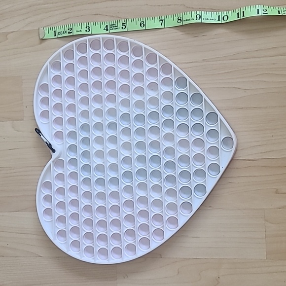 Heart Pop Fidget Toy, Squeeze Fidget SensoryToys, Pops Toys - Picture 3 of 3